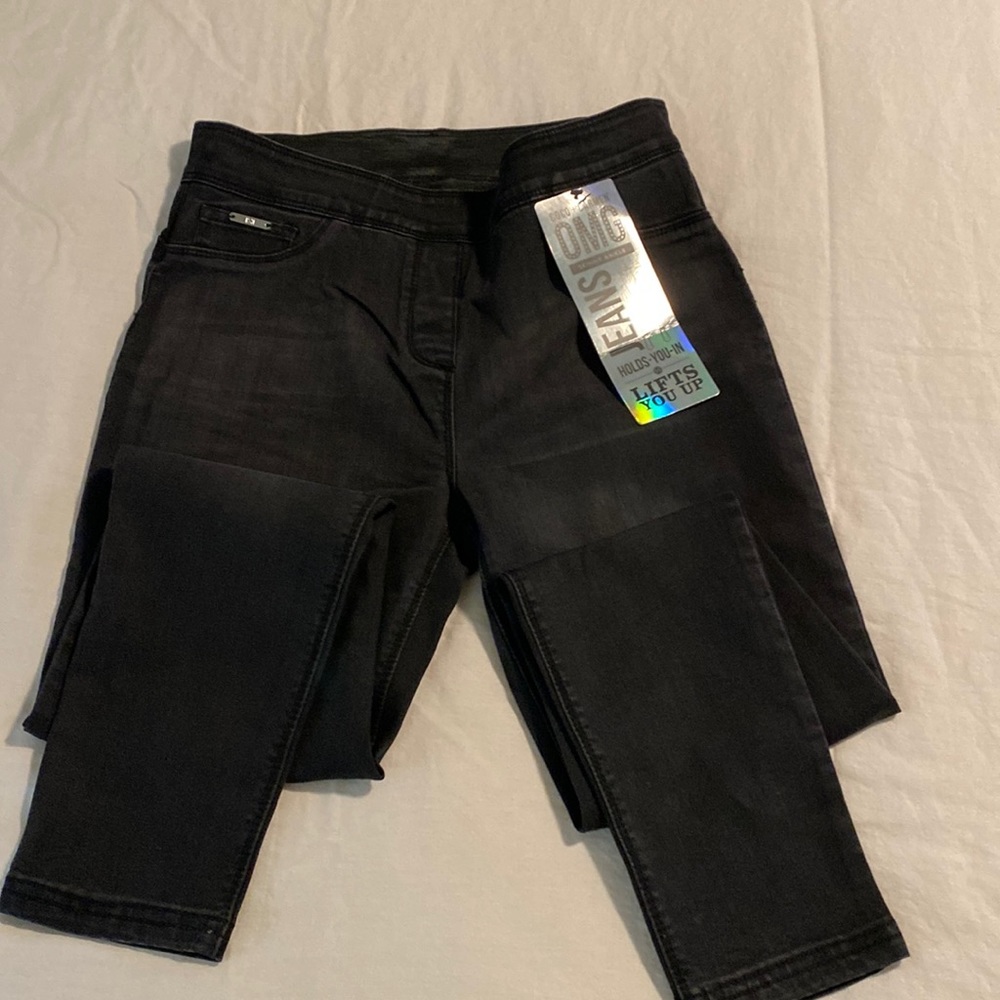 NWT Coco and Carmen skinny ankle jeans.